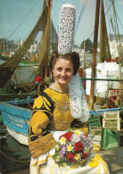 *CPM - Bretagne Pittoresque - Reine De Cornouailles Et Des Brodeuses En Riche Costume Bigouden - Costumes