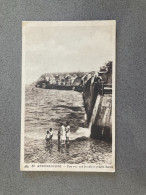 Arromanches Une Vue Sur La Cala A Maree Haute Carte Postale Postcard - Arromanches