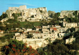 LES BAUX De PROVENCE    Derrière Le Village, Le Donjon Sur Son Rocher   13    ( 21613 ) - Les-Baux-de-Provence