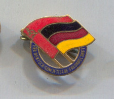 German - Soviet Friendship, Vintage Pin Badge Abzeichen, Enamel - Vereinswesen