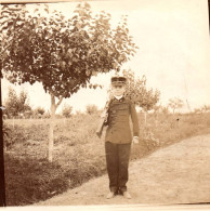 Militaria - Photo Ancienne Albuminée - Enfant Déguisé En Soldat - Déguisement - Ww1 - 9x9cm - Oorlog 1914-18
