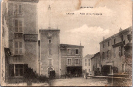 20692 Cpa 63 Ardes - Place De La Fontaine - Autres & Non Classés