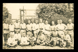 Carte Photo Militaire Soldats Du 39eme Regiment D ' Infanterie  ( Format 9cm X 14cm ) - Régiments