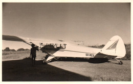 Miandrivazo - Madagascar - Photo Ancienne - Aéroport , Avion RIPER Sur La Piste - Aviation - 8,5X13,5cm - Madagascar