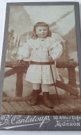 PHOTO CDV PETITE FILLE -  PHOTOGRAPHE B. CANTALOUP  LUCHON  PAS DE V° 10.5X6.5 CM - Old (before 1900)