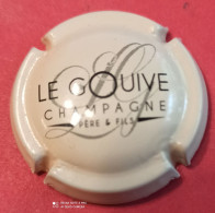 -- CAPSULE De CHAMPAGNE / LE GOUIVE Père & Fils  / Fond Crème -- - Andere & Zonder Classificatie