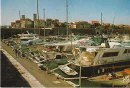 197 - Antibes - Le Port Vauban, Les Remparts Et La Vieille Ville - Antibes - Vieille Ville