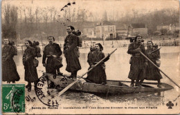 S16470 Cpa 94 Bords De Marne - Crue 1910 - Les Zouaves Donnant La Chasse Aux Pillards - Other & Unclassified