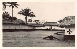 Bénin - Musée D'Abomey - L'entrée Du Musée Actuel Et Les Canons Des Rois - Ed. Cl. Da Cruz 9 - Benin