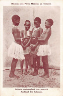 Solomon Islands - Children Contemplating Their Portrait - Publ. Missions Des Pères Maristes  - Solomoneilanden