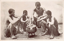 South Africa - Zulus At Meal Time - REAL PHOTO - Publ. Valentine & Sons  - Zuid-Afrika