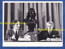 Photo D'un Rassemblement Politique à Identifier- Philippe HERZOG & Roger LERAY - Vers 1985 Député Parti Communiste Homme - Célébrités