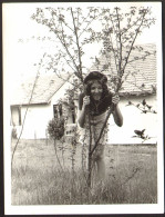 Nice Woman Female Girl With Hat In Garden Old Photo 12x9 Cm #40358 - Personnes Anonymes