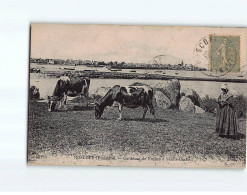 ROSCOFF : Gardeuse De Vaches à Sainte-Barbe - état - Roscoff