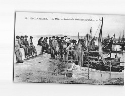 DOUARNENEZ : Le Môle, Arrivée Des Bateaux Sardiniers - Très Bon état - Douarnenez