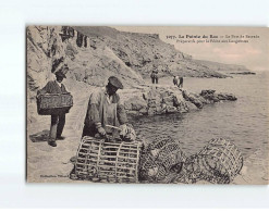 LA POINTE DU RAZ : Le Port De Bestrée, Préparatifs Pour La Pêche Aux Langoustes - Très Bon état - La Pointe Du Raz