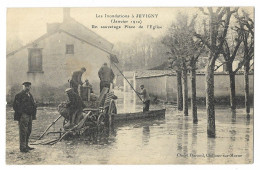 CPA 51 Les Inondations à  JUVIGNY (Janvier 1910) - Un Sauvetage Place De L' Eglise - Other & Unclassified