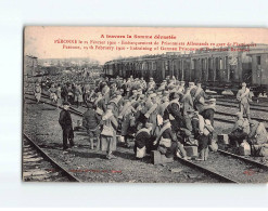 PERONNE : Embarquement Des Prisonniers Allemands En Gare De Flamicourt, 15 Février 1920 - état - Peronne