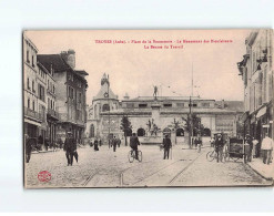 TROYES : Place De La Bonneterie, Le Monument Des Bienfaiteurs, La Bourse Au Travail - état - Troyes