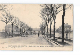 FONTENAY LE COMTE - Le Boulevard Hoche Et La Caserne D'Infanterie - Très Bon état - Fontenay Le Comte