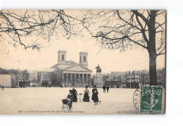 LA ROCHE SUR YON - La Place D'Armes - Très Bon état - La Roche Sur Yon