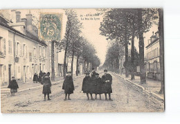 AVALLON - La Rue De Lyon - état - Avallon