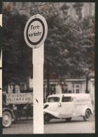 Fotografie Ansicht Wien, Fernverkehr-Verkehrsschild Und Goliath-Dreirad  - Lugares