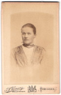 Fotografie J. W. Hornung, Tübingen, Uhlandstrasse 11, Portrait Junge Dame Mit Zurückgebundenem Haar  - Anonymous Persons