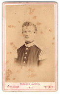 Fotografie Theodor Haertl, Potsdam, Charlottenstr. 25, Portrait Junger Soldat, Musiker, Schwalbennester  - Anonieme Personen