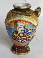 PETIT VASE CHINOIS EN PORCELAINE 1950 GEISCHA ET GUERRIER - Vazen