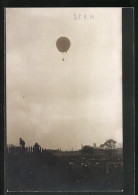 Foto-AK Fesselballon Hoch Am Himmel  - Globos