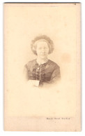 Fotografie Heinr. Graf, Berlin, Friedrichs Str. 165, Portrait Dame Im Biedermeierkleid Mit Haube  - Anonymous Persons