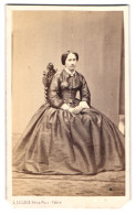 Photo I. Leleux Peres-Fils, Paris, Rue Du Centre 5, Portrait De Frau Im Seidenen Püncktchenkleid  - Anonymous Persons