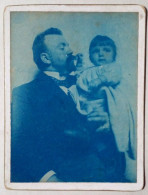 Photographie - Père Avec Sa Fille. - Personnes Anonymes