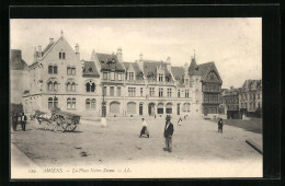 CPA Amiens, La Place Notre-Dame  - Amiens