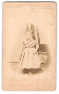 Fotografie Hermann Ramm, Hannover, Cellerstr. 57, Kleines Kind Im Modischen Kleid  - Personnes Anonymes
