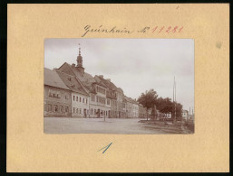 Fotografie Brück & Sohn Meissen, Ansicht Grünhain I. Erzg., Marktplatz Mit Gasthaus Zum Ratskeller, Kriegerdenkmal  - Places