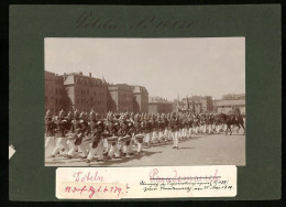 Fotografie Brück & Sohn Meissen, Ansicht Döbeln I. Sa., Abmarsch Der Fahnenkompanie 11. Infanterie Regiment Nr. 139  - Places