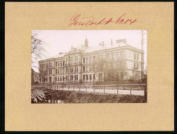 Fotografie Brück & Sohn Meissen, Ansicht Gersdorf Bez. Chemnitz, Strasse An Der Centralschule, Schulhaus, Schule  - Lieux