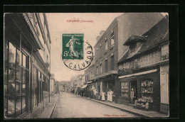 CPA Livarot, La Rue  - Livarot