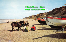 R347837 East Runton. The Beach And Cliffs. Postcard - World