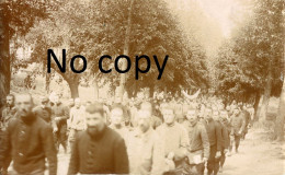 PHOTO FRANCAISE - POILUS EN PROCESSION A TOGNY AUX BOEUFS PRES DE MAIRY SUR MARNE - GUERRE 1914 1918 - Guerre, Militaire