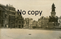 CARTE PHOTO ALLEMANDE  - LA PLACE DE SAINT QUENTIN AISNE - GUERRE 1914 1918 - War 1914-18