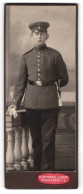 Fotografie A. Ochernal & Sohn, Marienberg I. S., Junger Soldat Mit Bajonett Und Portepee In Uniform  - Personnes Anonymes