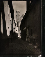 Fotografie Unbekannter Fotograf, Ansicht Augsburg, Gasse Mit Kirchturm Der Pfarrkirche St. Georg  - Lieux