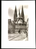 Fotografie Walter Wasssner, Lübeck, Ansicht Lübeck, Zentraler Platz Mit Kathedrale  - Places