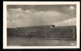 AK Berlin-Charlottenburg, Funkhaus, Vorderansicht Mit Strasse  - Charlottenburg