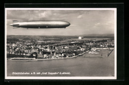 AK Friedrichshafen A. B., Luftschiff Graf Zeppelin, Fliegeraufnahme  - Aeronaves