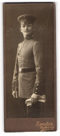 Fotografie Eugen Just, Zerbst, Breite 10, Uffz. Mit Schützenschnur Im Portrait In Uniform  - Anonyme Personen