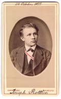 Fotografie Hans Brand, Bayreuth, Rennweg 249, Student Joseph Rottler, Mit Couleur Im Anzug, 1877  - Anonieme Personen